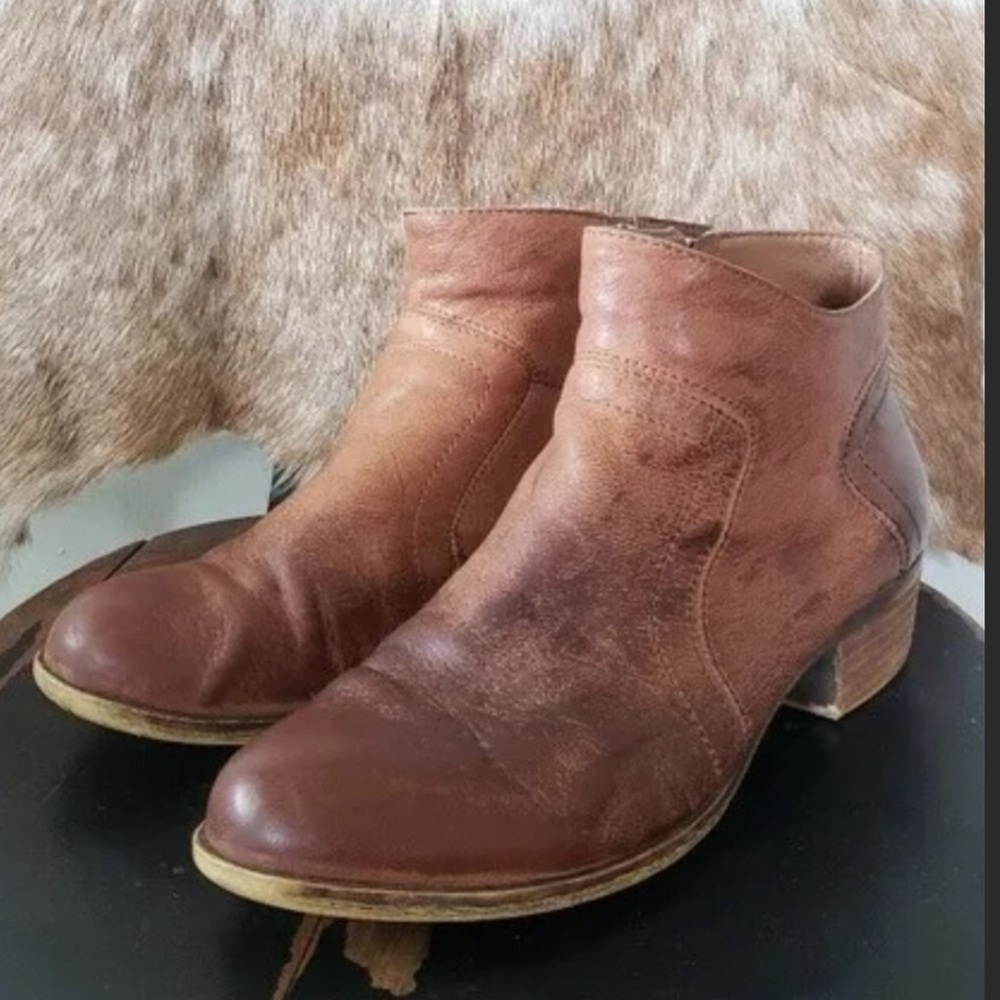 Lucky Brand Brolly distressed ankle boots